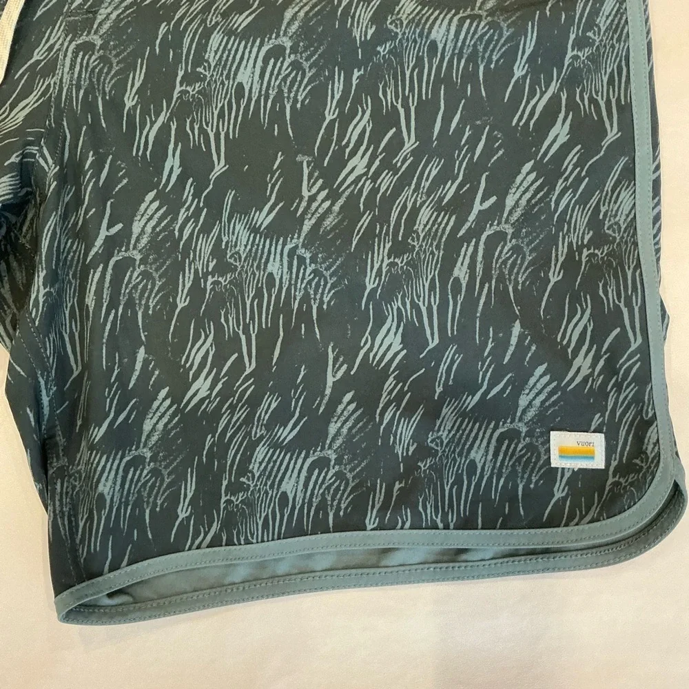 Vuori Men's Banks Shorts Unlined 7.5 in Kashmir Flux Size Large